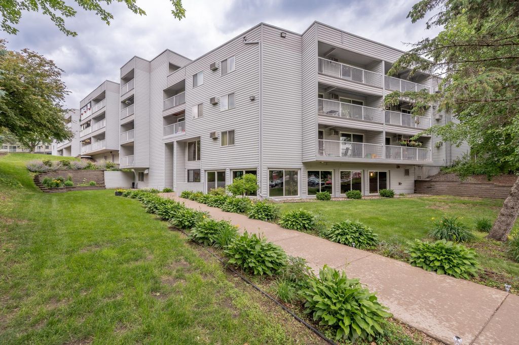 175 County Road B2 E 429, Little Canada, MN 55117 — exterior