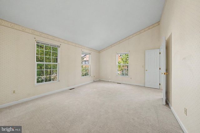 9386 VAN ARSDALE DR, Vienna, VA 22181