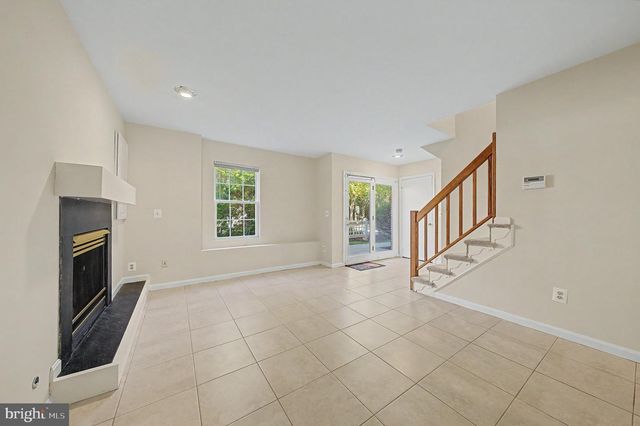 9386 VAN ARSDALE DR, Vienna, VA 22181