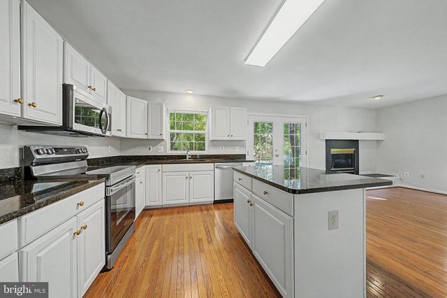 9386 VAN ARSDALE DR, Vienna, VA 22181