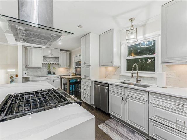 2409 Powers Ferry SE Drive, Marietta, GA 30067