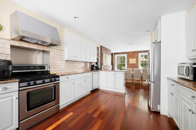 312 E 53rd Street, New York City, NY 10022