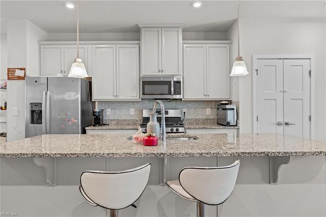 1732 Defiance DR, Chesapeake, VA 23323