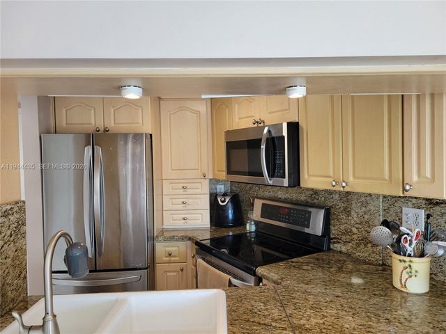 2600 Collins 508, Miami Beach, FL 33140