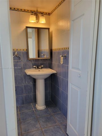 2600 Collins 508, Miami Beach, FL 33140