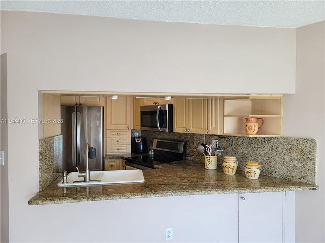 2600 Collins 508, Miami Beach, FL 33140