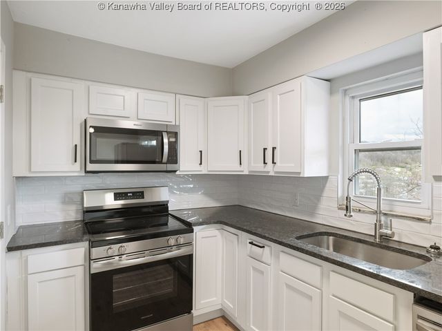 211 Stuart Street, St Albans, WV 25177