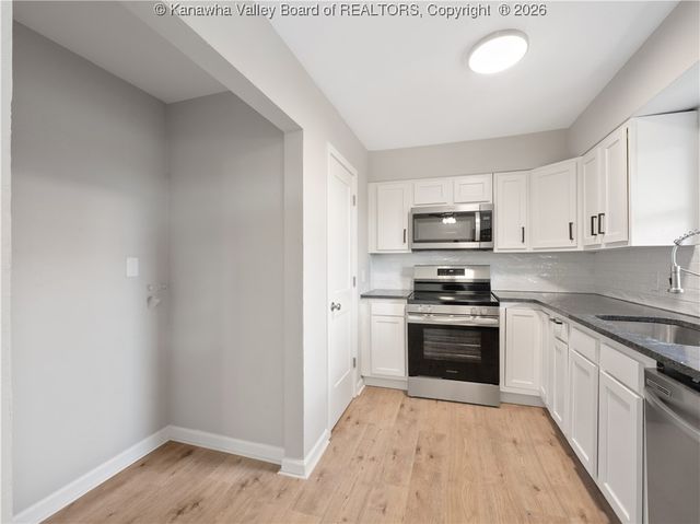 211 Stuart Street, St Albans, WV 25177