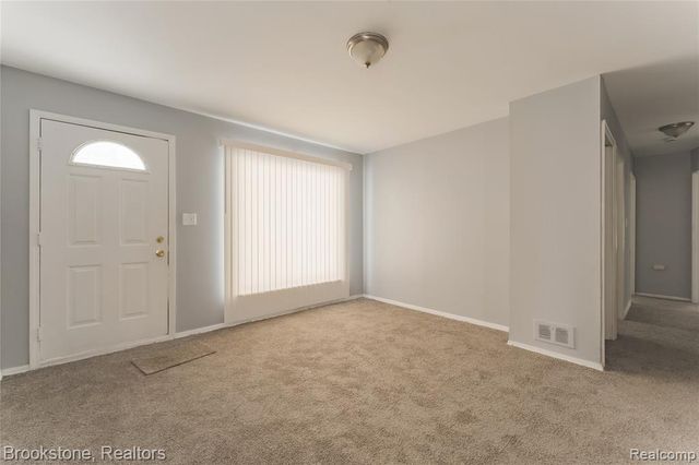 694 Emerson Avenue, Pontiac, MI 48340