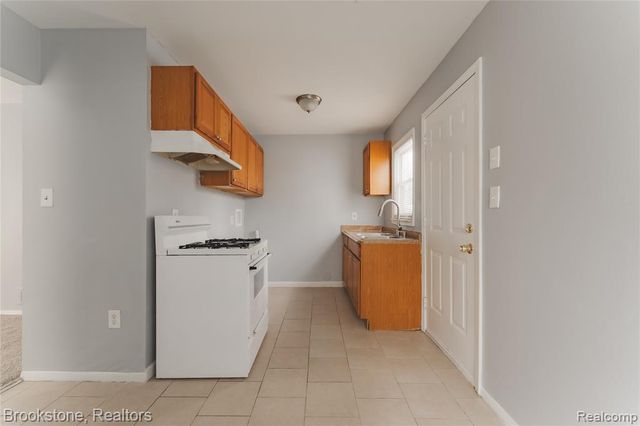 694 Emerson Avenue, Pontiac, MI 48340