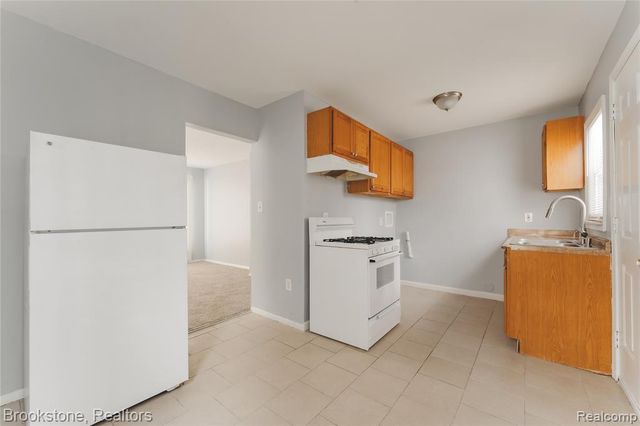 694 Emerson Avenue, Pontiac, MI 48340