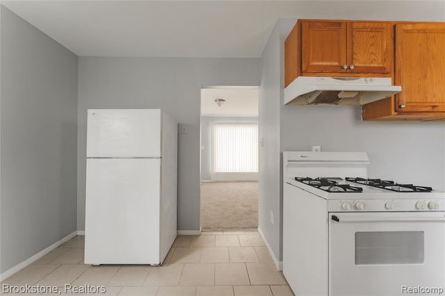 694 Emerson Avenue, Pontiac, MI 48340