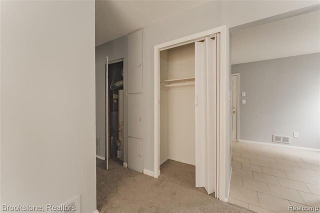 694 Emerson Avenue, Pontiac, MI 48340