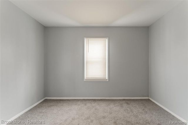 694 Emerson Avenue, Pontiac, MI 48340