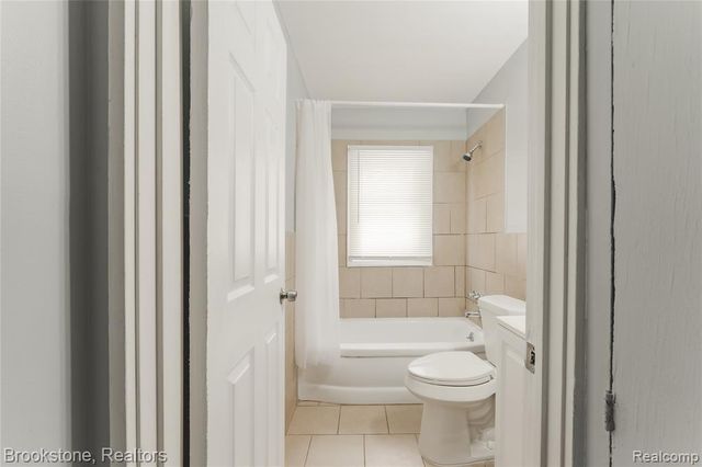 694 Emerson Avenue, Pontiac, MI 48340