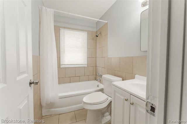 694 Emerson Avenue, Pontiac, MI 48340