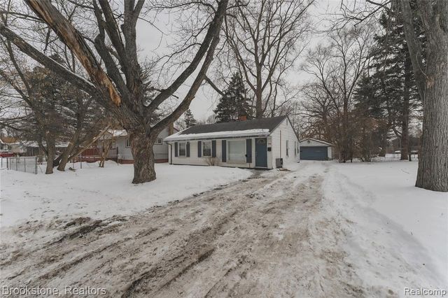 694 Emerson Avenue, Pontiac, MI 48340