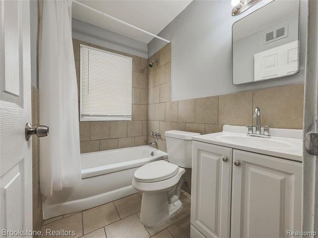 694 Emerson Avenue, Pontiac, MI 48340