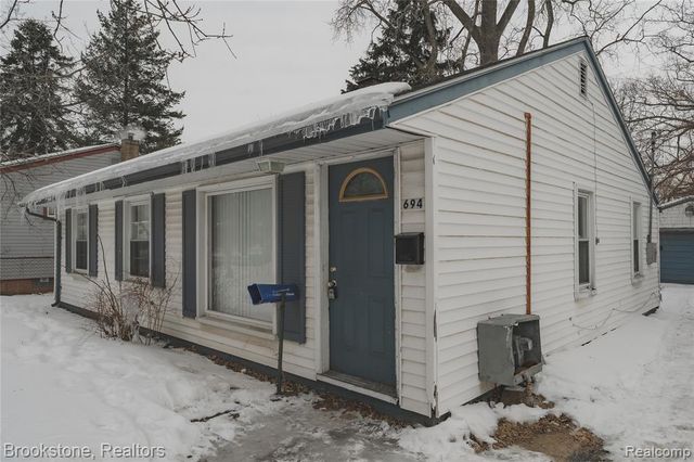 694 Emerson Avenue, Pontiac, MI 48340