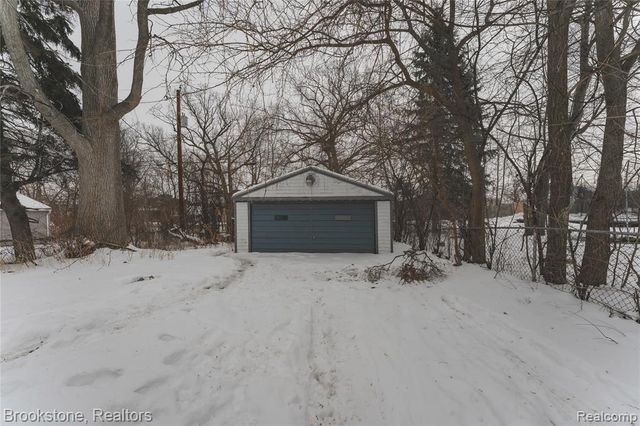 694 Emerson Avenue, Pontiac, MI 48340