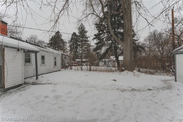 694 Emerson Avenue, Pontiac, MI 48340