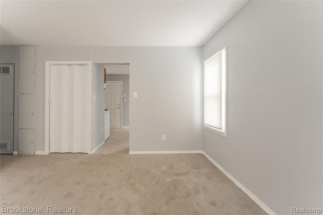 694 Emerson Avenue, Pontiac, MI 48340