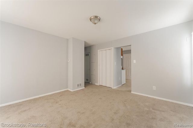 694 Emerson Avenue, Pontiac, MI 48340