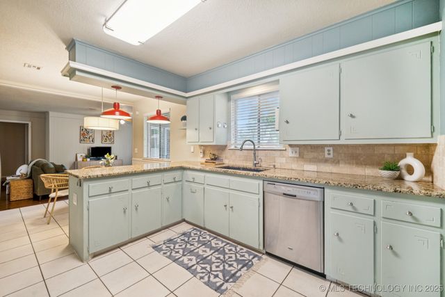 5212 S 68th East Place, Tulsa, OK 74145