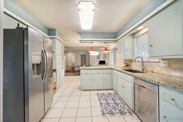 5212 S 68th East Place, Tulsa, OK 74145