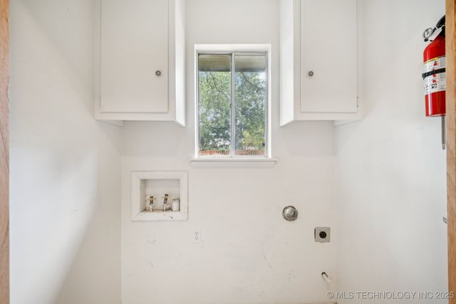 5212 S 68th East Place, Tulsa, OK 74145