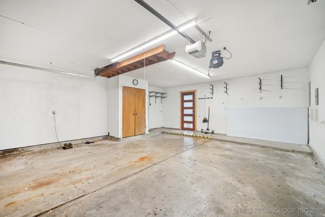 5212 S 68th East Place, Tulsa, OK 74145