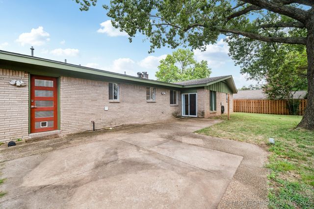 5212 S 68th East Place, Tulsa, OK 74145