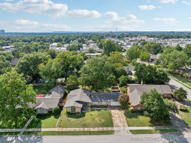 5212 S 68th East Place, Tulsa, OK 74145