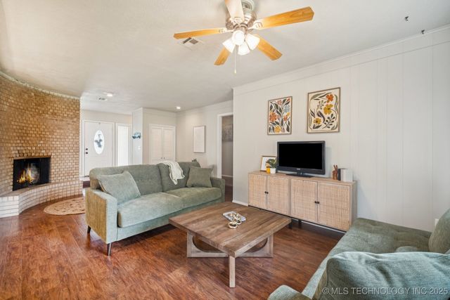 5212 S 68th East Place, Tulsa, OK 74145