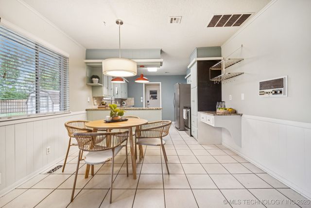 5212 S 68th East Place, Tulsa, OK 74145