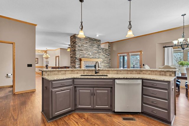 121 S Breezy Pointe Ct, Wichita, KS 67235