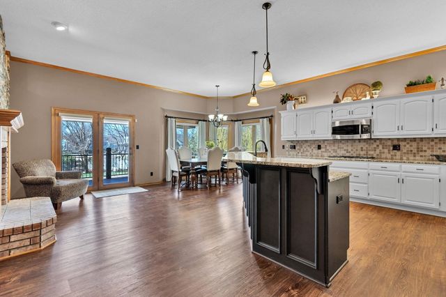 121 S Breezy Pointe Ct, Wichita, KS 67235