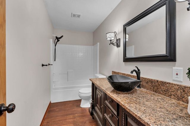 121 S Breezy Pointe Ct, Wichita, KS 67235