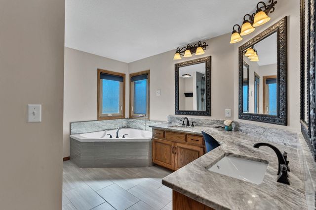 121 S Breezy Pointe Ct, Wichita, KS 67235