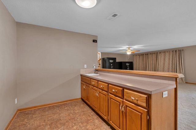 121 S Breezy Pointe Ct, Wichita, KS 67235