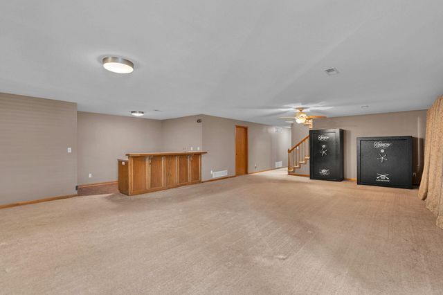 121 S Breezy Pointe Ct, Wichita, KS 67235