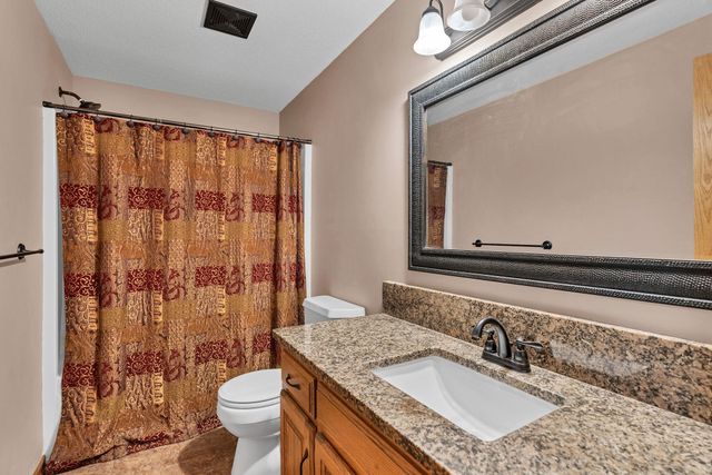 121 S Breezy Pointe Ct, Wichita, KS 67235