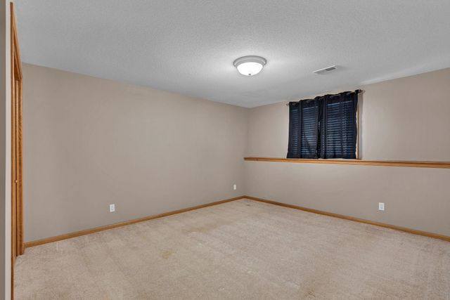 121 S Breezy Pointe Ct, Wichita, KS 67235