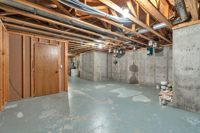 121 S Breezy Pointe Ct, Wichita, KS 67235