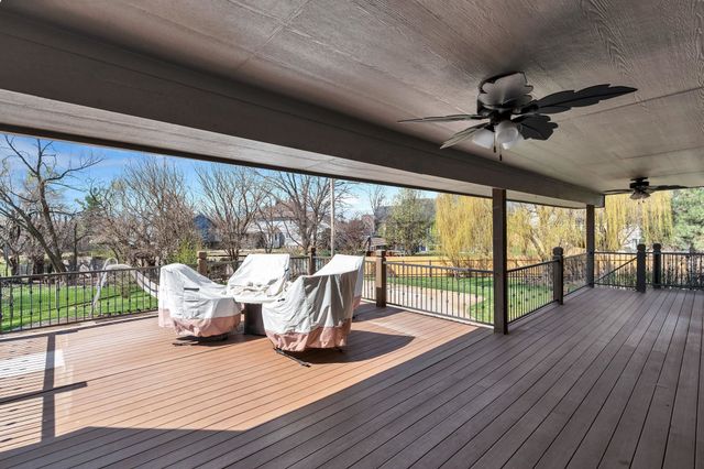 121 S Breezy Pointe Ct, Wichita, KS 67235