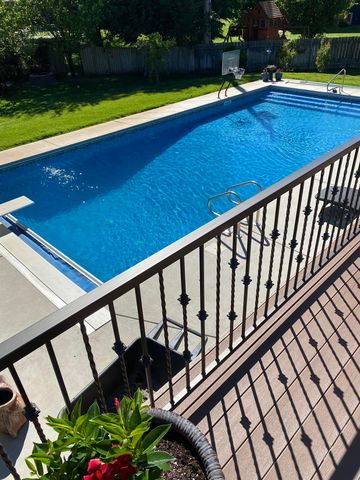 121 S Breezy Pointe Ct, Wichita, KS 67235