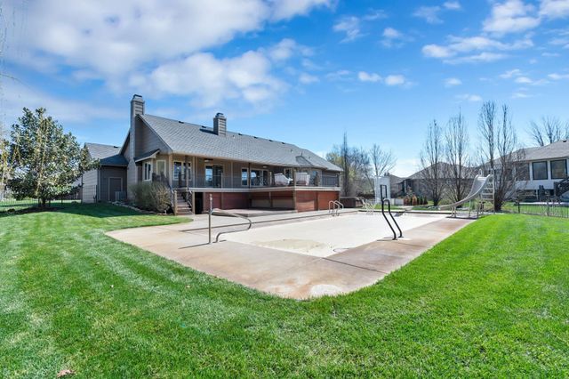 121 S Breezy Pointe Ct, Wichita, KS 67235