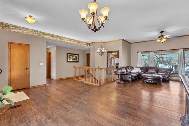 121 S Breezy Pointe Ct, Wichita, KS 67235