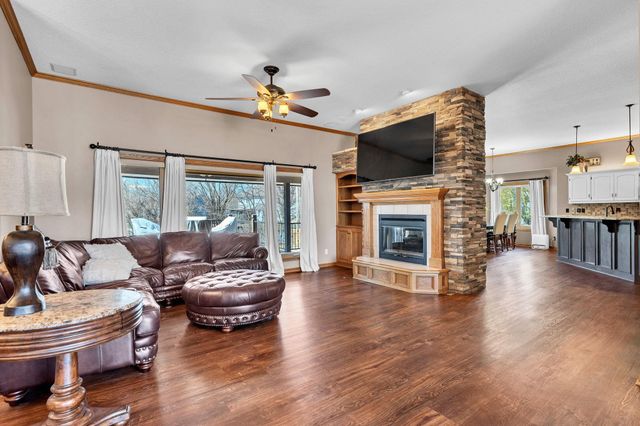 121 S Breezy Pointe Ct, Wichita, KS 67235