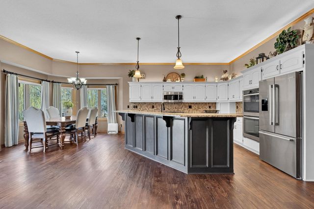 121 S Breezy Pointe Ct, Wichita, KS 67235